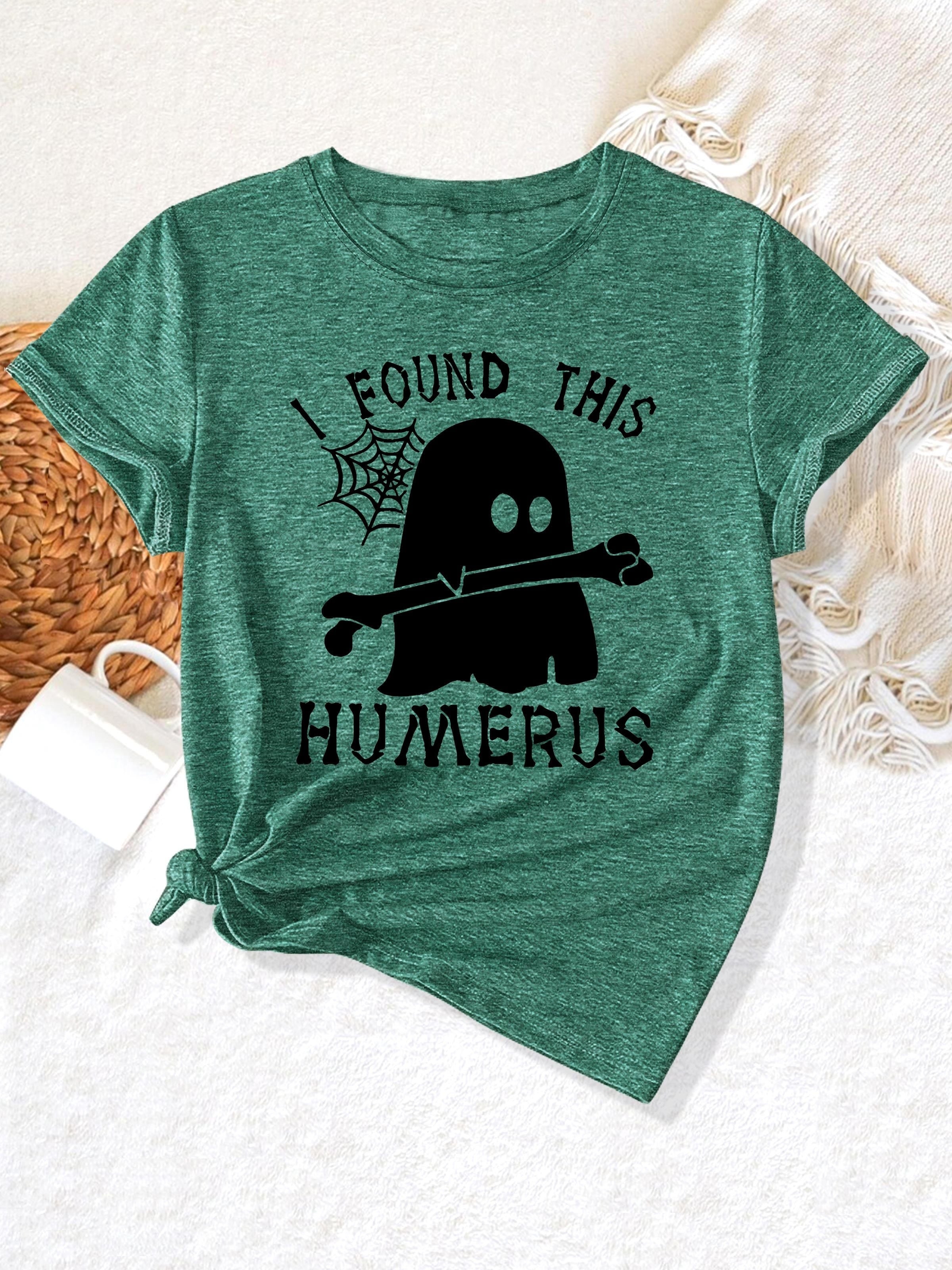[Humor Graphic T-Shirt] Funny Humor Graphic T-Shirt for Women - "I Found This Humerus" Slogan & Mummy-Wrapped Skeleton Nurse Design | Casual Round Neck Short Sleeve Tee for Halloween, Themed Parties & Casual Attire, Machine Washable All-Season Comfort