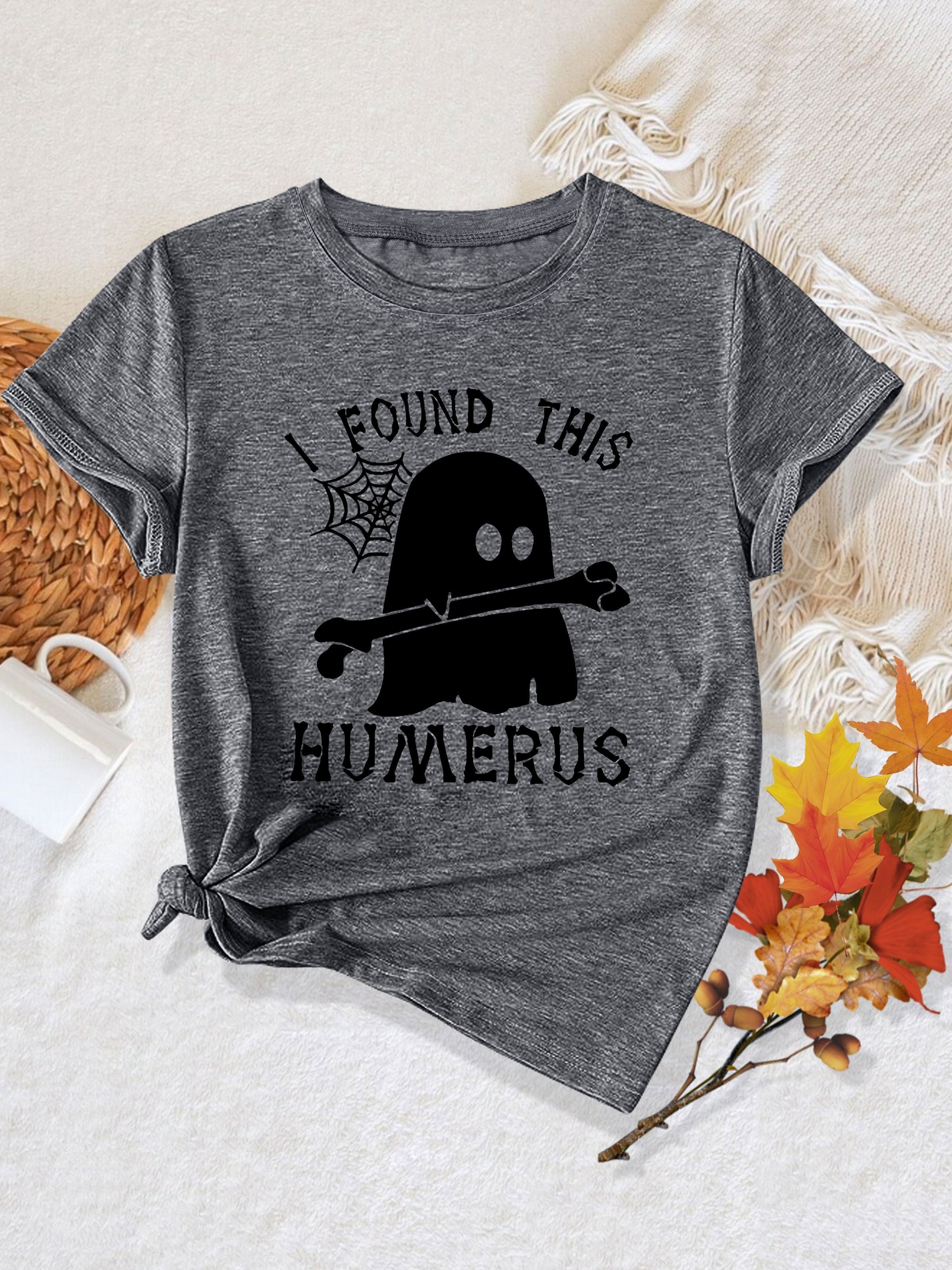 [Humor Graphic T-Shirt] Funny Humor Graphic T-Shirt for Women - "I Found This Humerus" Slogan & Mummy-Wrapped Skeleton Nurse Design | Casual Round Neck Short Sleeve Tee for Halloween, Themed Parties & Casual Attire, Machine Washable All-Season Comfort