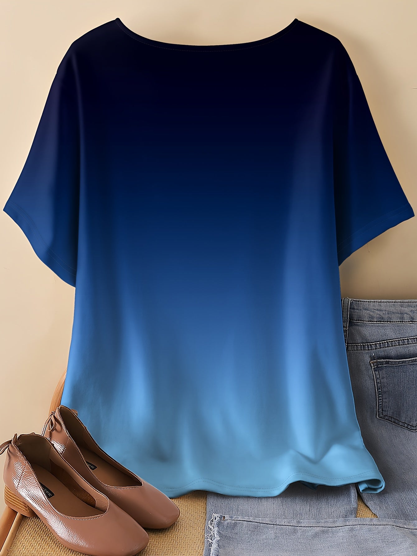 [Plus Size T-Shirt] Minimalist Plus Size Two-Tone Print T-Shirt | Round Neck Short Sleeve Top for Women, Spring/Summer Casual - No Accessories Included