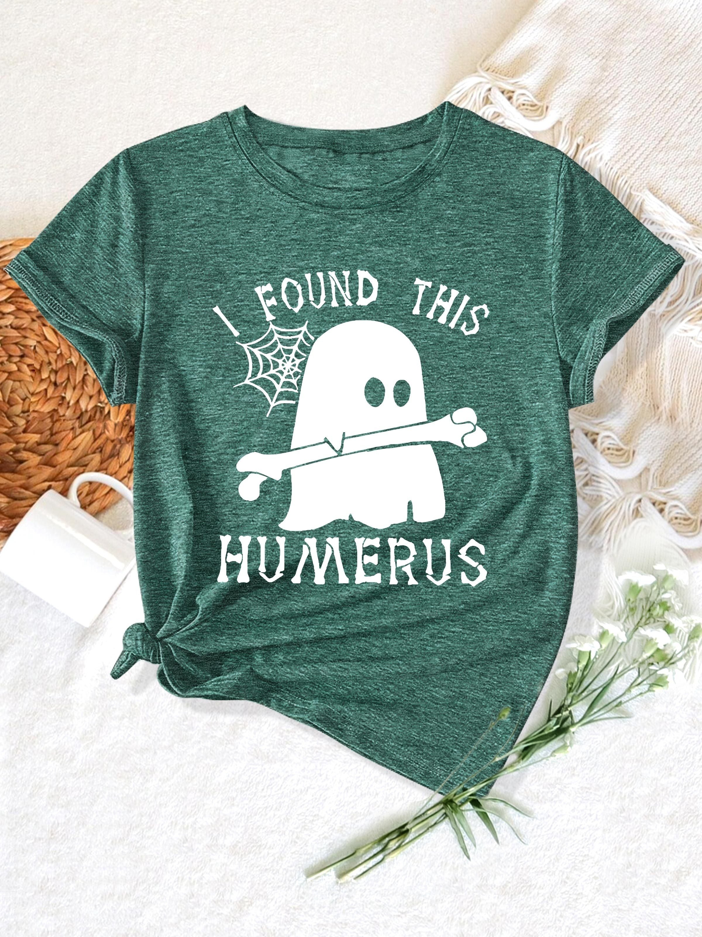 [Humor Graphic T-Shirt] Funny Humor Graphic T-Shirt for Women - "I Found This Humerus" Slogan & Mummy-Wrapped Skeleton Nurse Design | Casual Round Neck Short Sleeve Tee for Halloween, Themed Parties & Casual Attire, Machine Washable All-Season Comfort