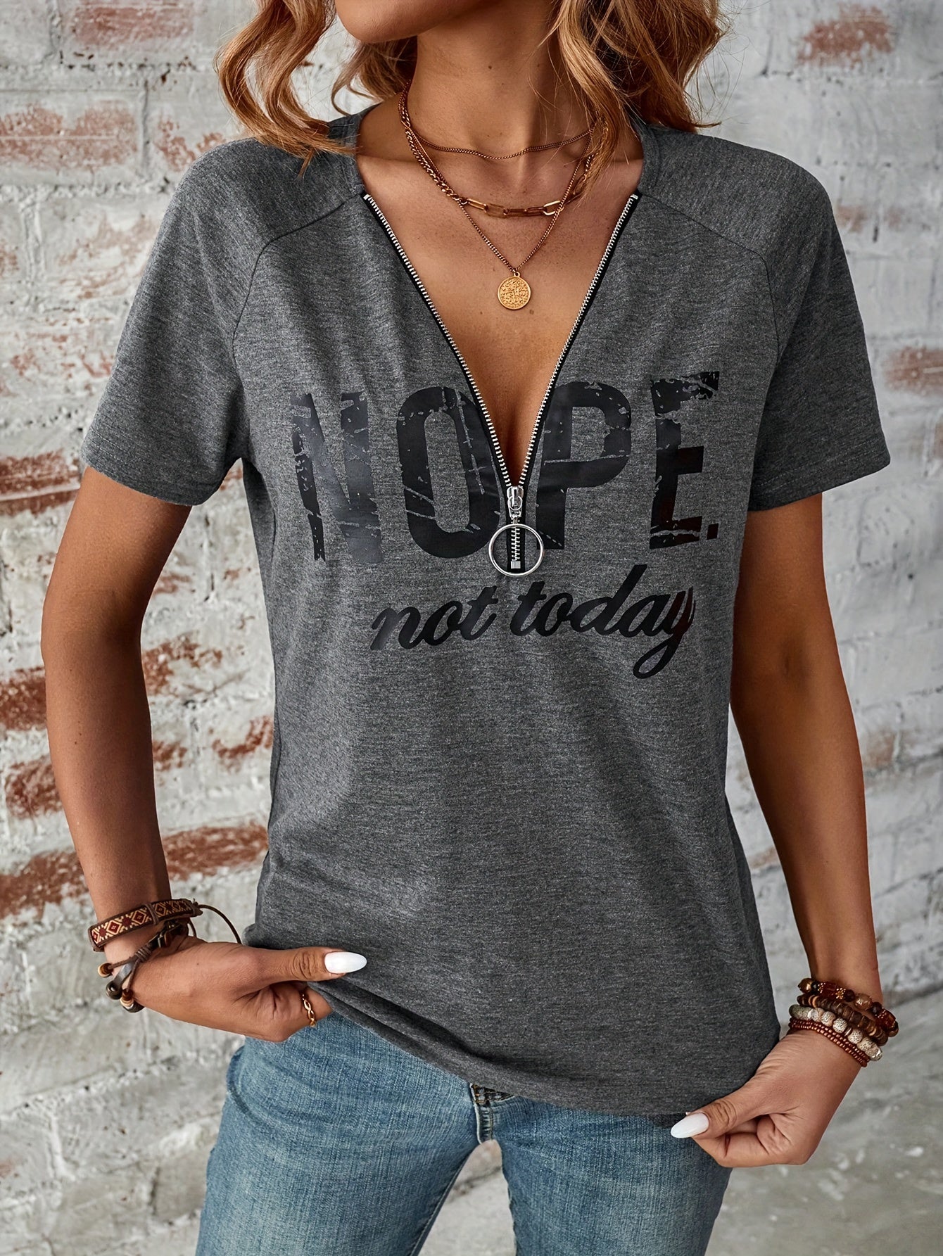 V-neck solid color printed short-sleeve T-shirt