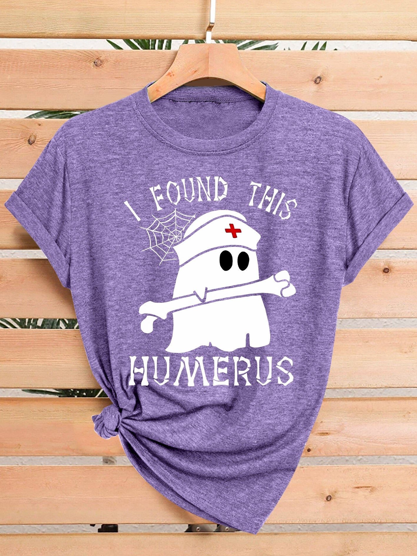 [Humor Graphic T-Shirt] Funny Humor Graphic T-Shirt for Women - "I Found This Humerus" Slogan & Mummy-Wrapped Skeleton Nurse Design | Casual Round Neck Short Sleeve Tee for Halloween, Themed Parties & Casual Attire, Machine Washable All-Season Comfort