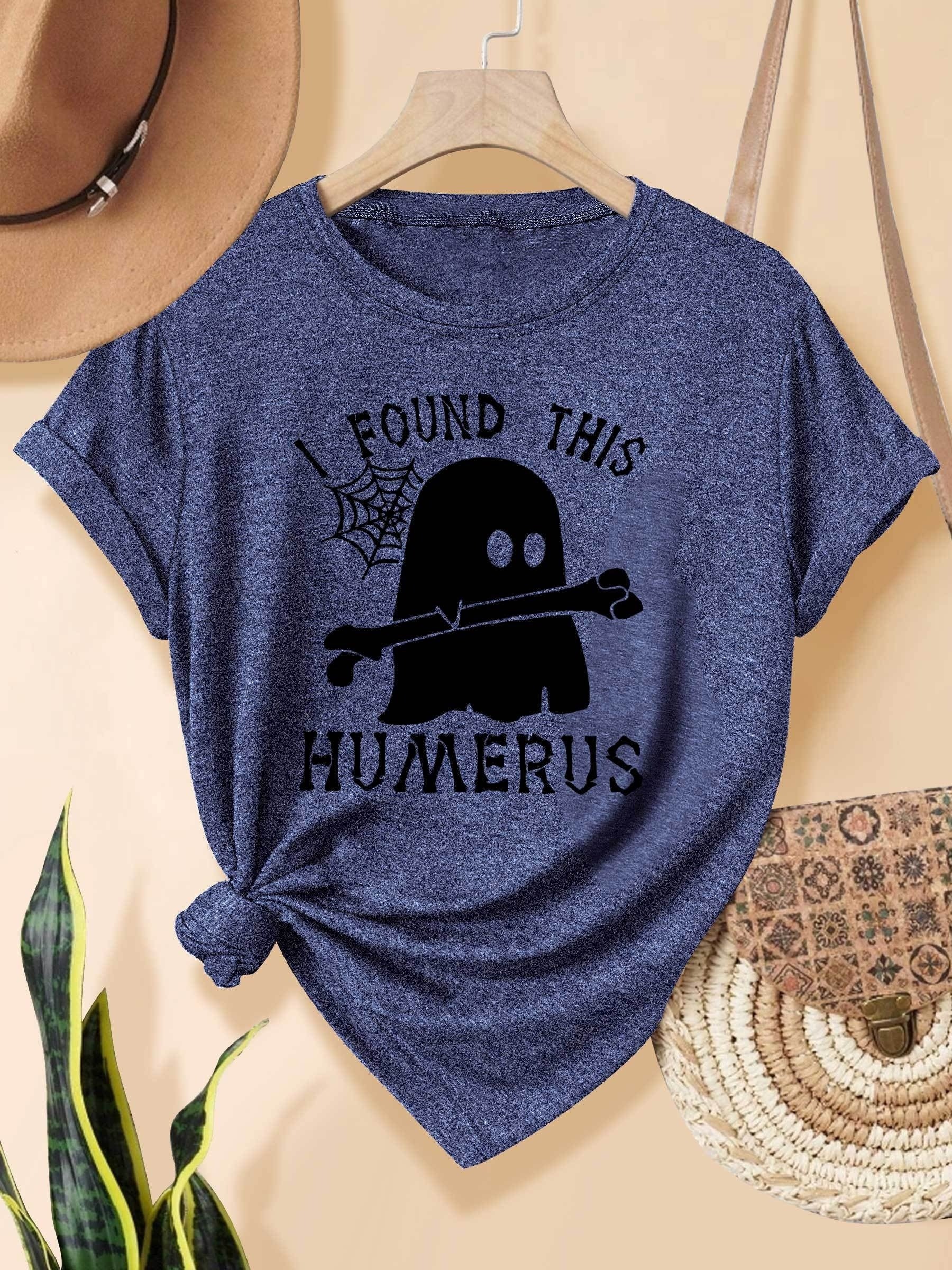 [Humor Graphic T-Shirt] Funny Humor Graphic T-Shirt for Women - "I Found This Humerus" Slogan & Mummy-Wrapped Skeleton Nurse Design | Casual Round Neck Short Sleeve Tee for Halloween, Themed Parties & Casual Attire, Machine Washable All-Season Comfort