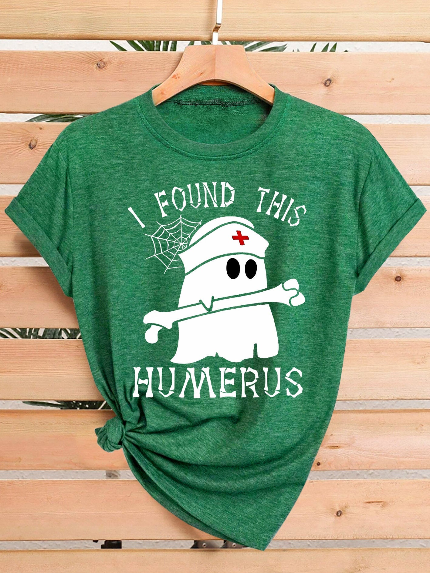[Humor Graphic T-Shirt] Funny Humor Graphic T-Shirt for Women - "I Found This Humerus" Slogan & Mummy-Wrapped Skeleton Nurse Design | Casual Round Neck Short Sleeve Tee for Halloween, Themed Parties & Casual Attire, Machine Washable All-Season Comfort